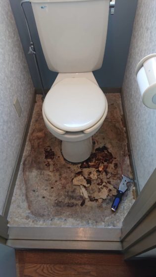 東村山市でトイレの床張り替え、便器交換