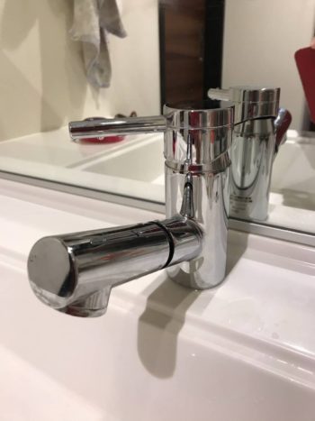 荒川区 洗面化粧台蛇口交換